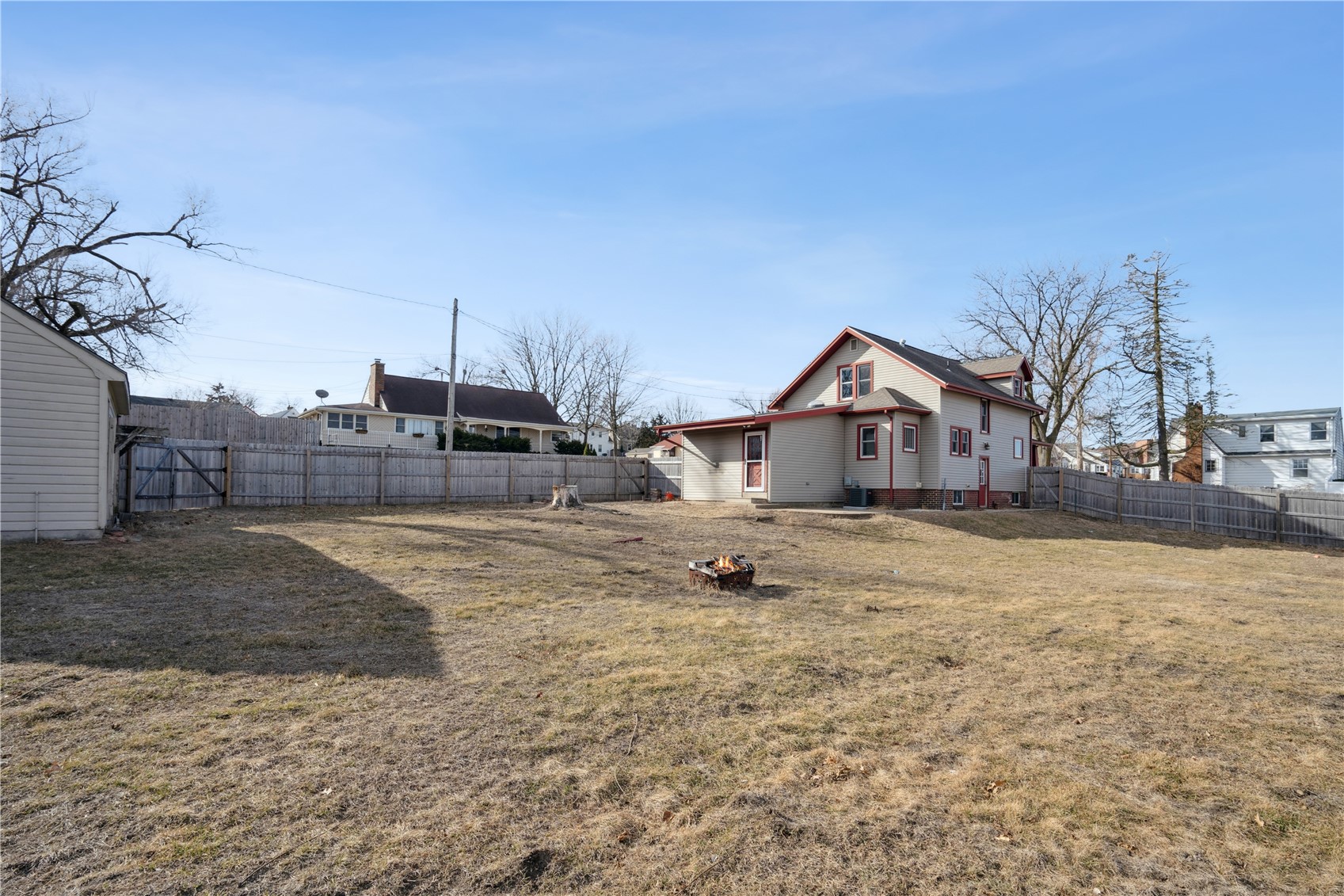 2021 Hamilton Street SW Cedar Rapids IA 52404