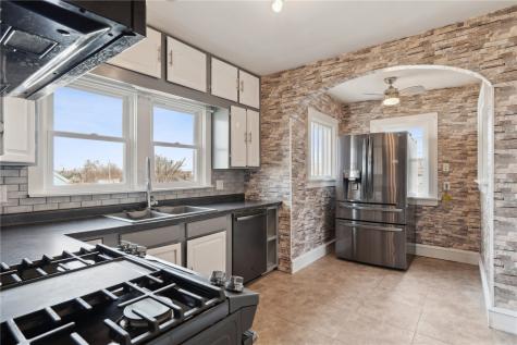 2021 Hamilton Street SW Cedar Rapids IA 52404
