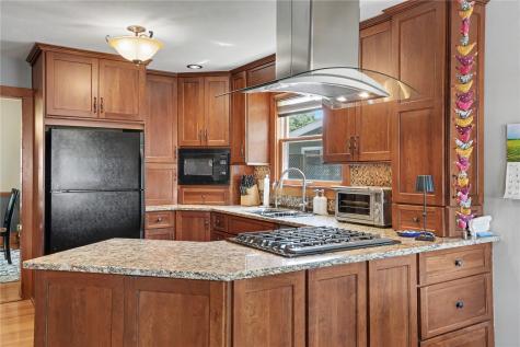 402 3rd Avenue SW Mt Vernon IA 52314
