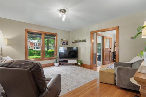 402 3rd Avenue SW Mt Vernon IA 52314