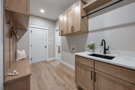 170 Pleasant Hill Drive NW Swisher IA 52338