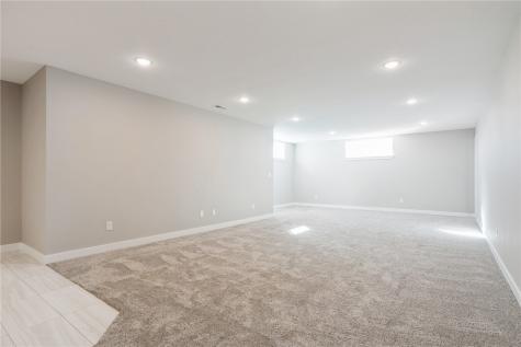 345 Dutch Drive Robins IA 52328