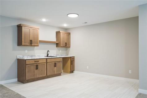 345 Dutch Drive Robins IA 52328