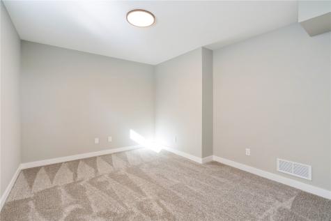 345 Dutch Drive Robins IA 52328