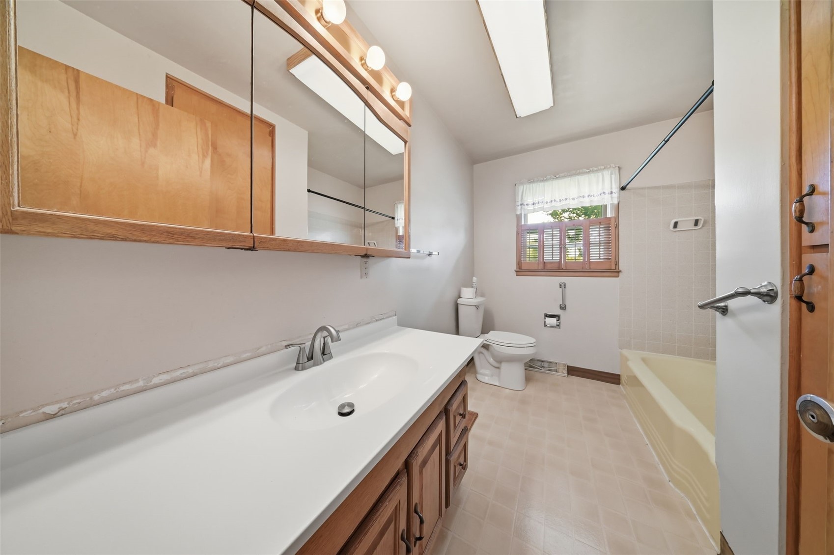 203 10th Avenue Hiawatha IA 52233