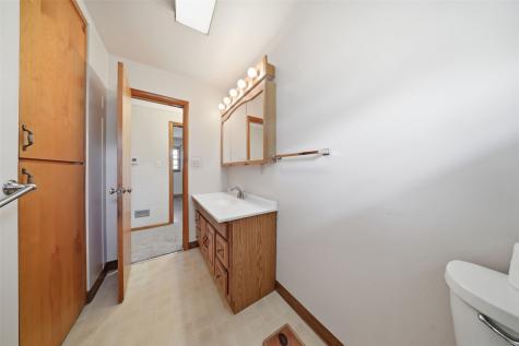 203 10th Avenue Hiawatha IA 52233