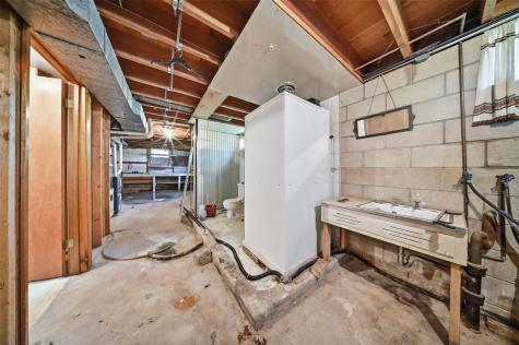 203 10th Avenue Hiawatha IA 52233