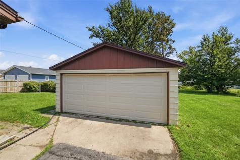 203 10th Avenue Hiawatha IA 52233