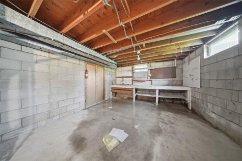 203 10th Avenue Hiawatha IA 52233