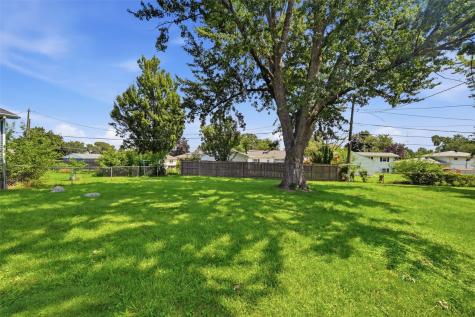 203 10th Avenue Hiawatha IA 52233