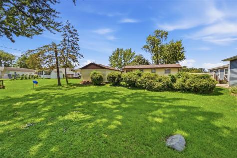 203 10th Avenue Hiawatha IA 52233