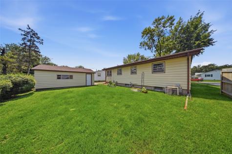 203 10th Avenue Hiawatha IA 52233