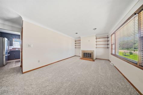 203 10th Avenue Hiawatha IA 52233
