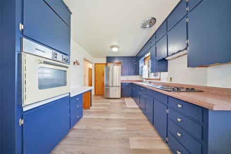 203 10th Avenue Hiawatha IA 52233