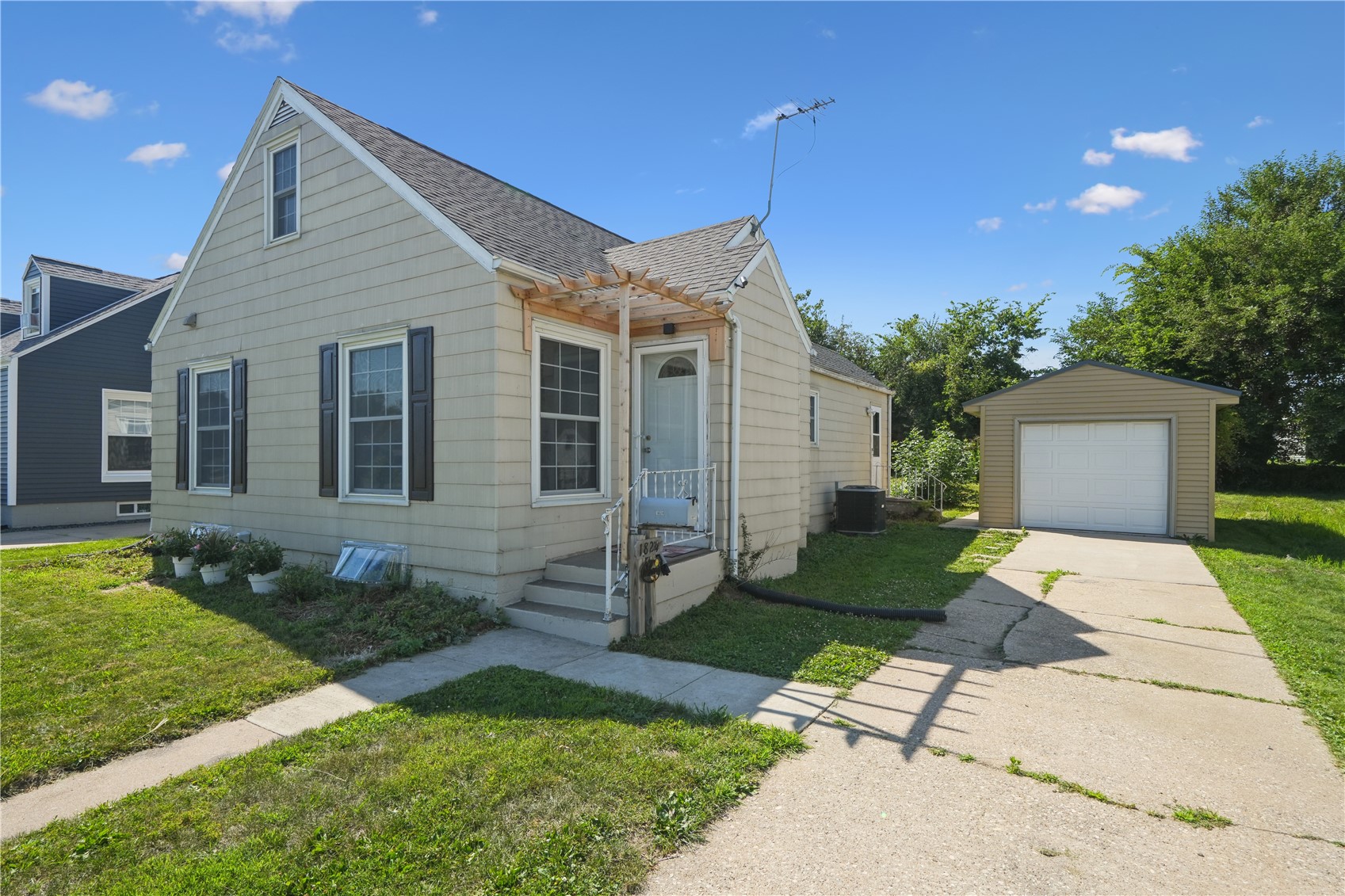 1824 Chandler Street SW Cedar Rapids IA 52404