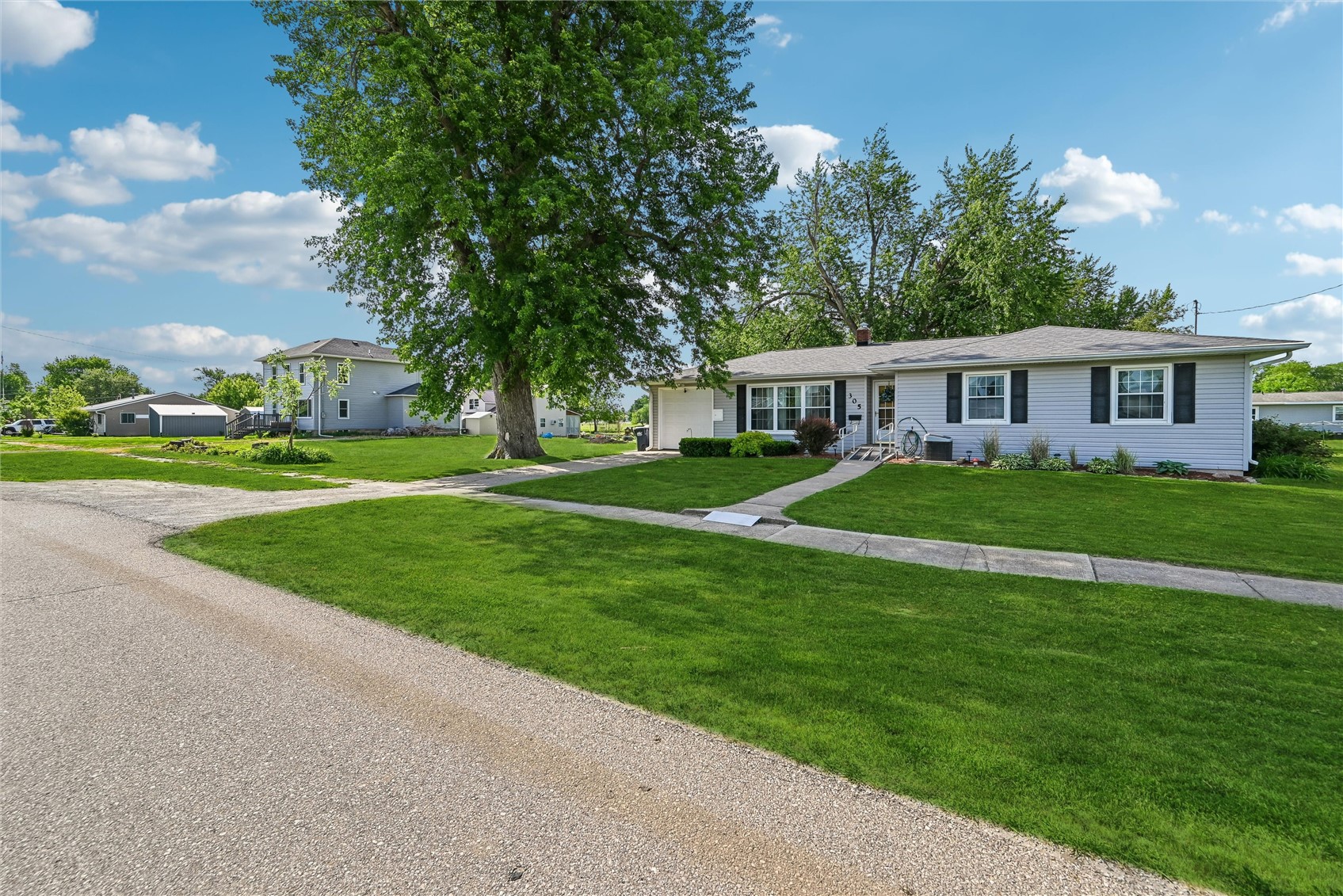 305 Main Street Palo IA 52324