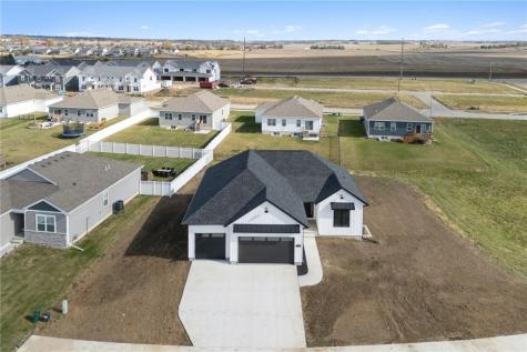 7113 Chenango Lane SW Cedar Rapids IA 52404
