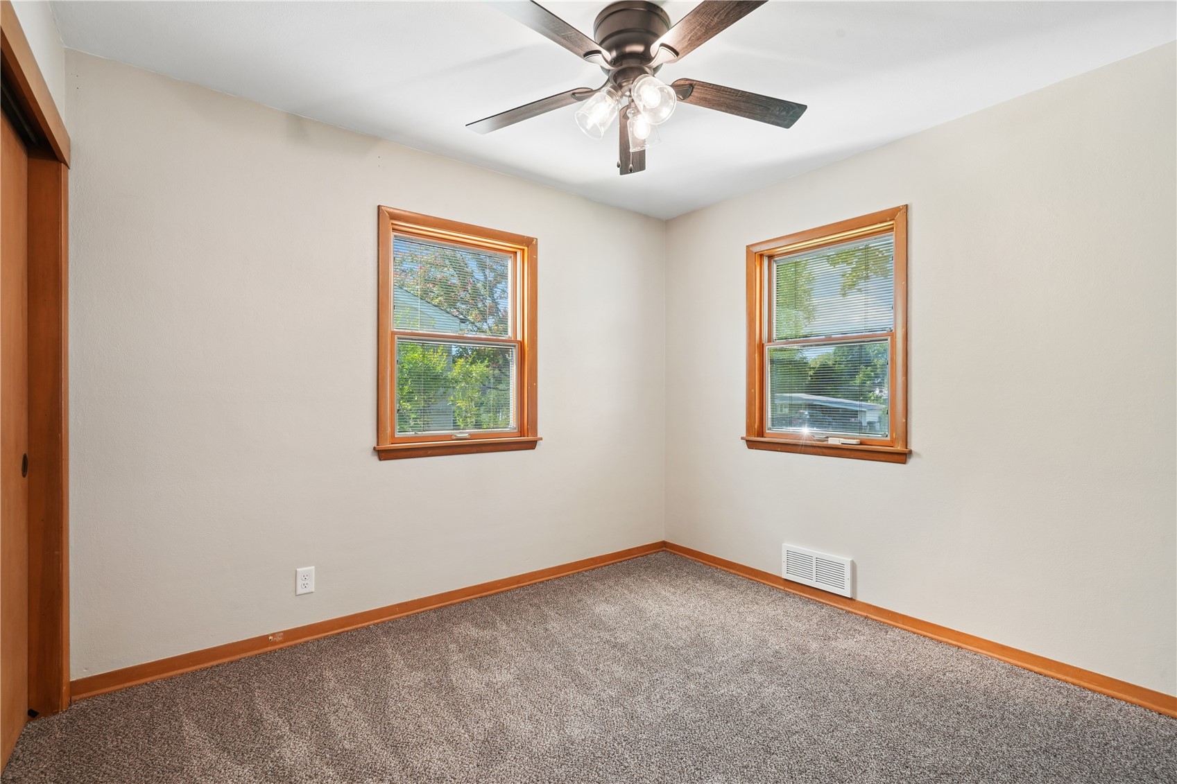 1140 Crestview Drive SE Cedar Rapids IA 52403