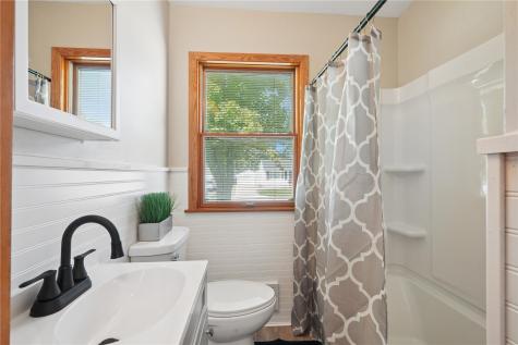 1140 Crestview Drive SE Cedar Rapids IA 52403