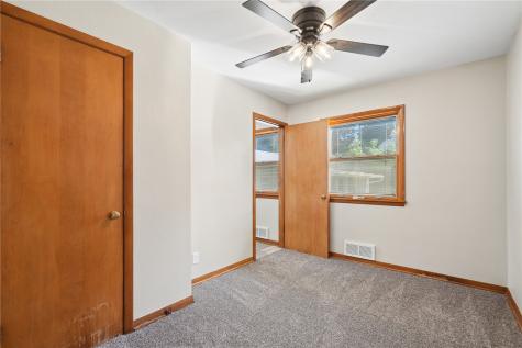 1140 Crestview Drive SE Cedar Rapids IA 52403