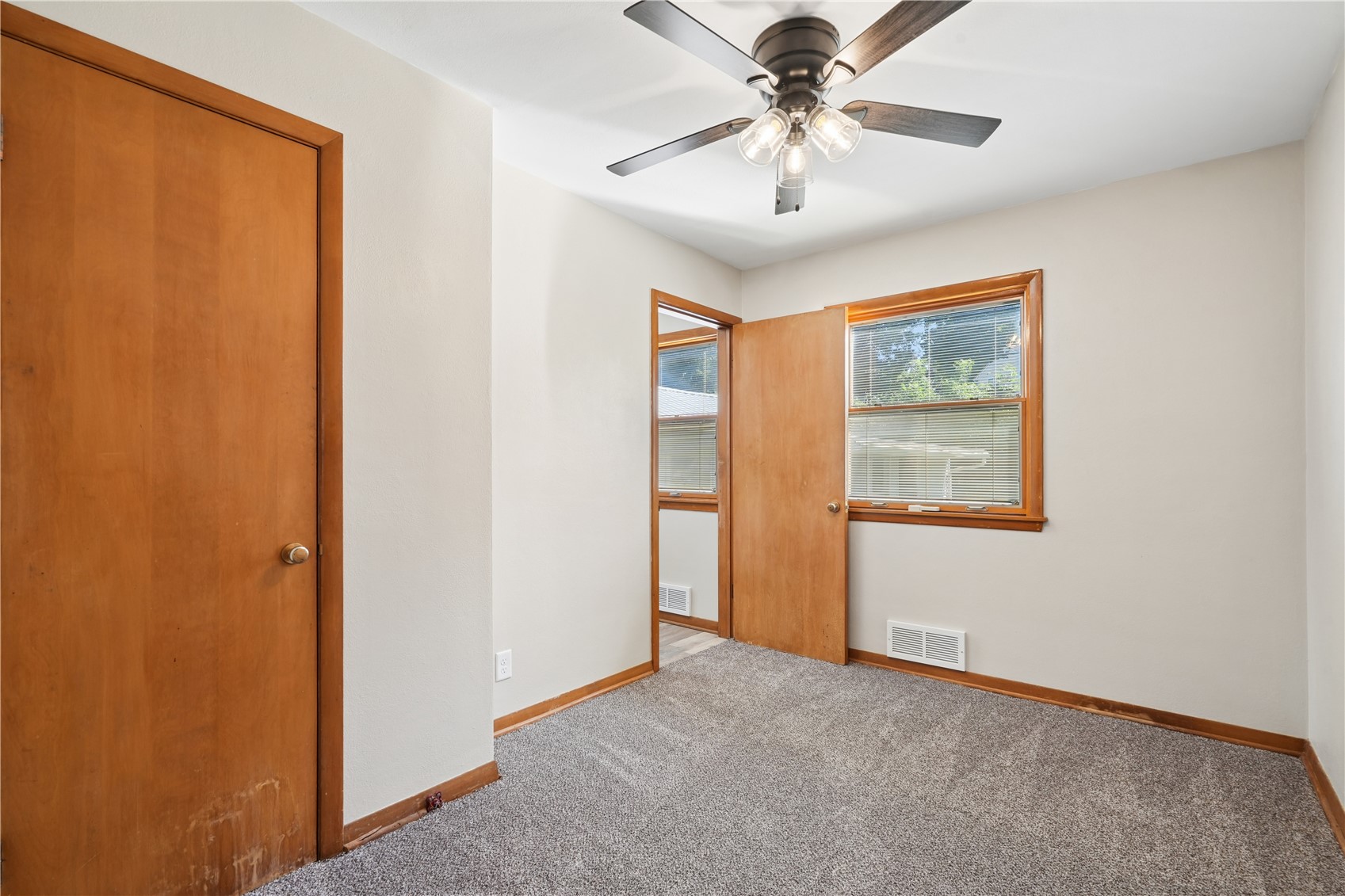1140 Crestview Drive SE Cedar Rapids IA 52403