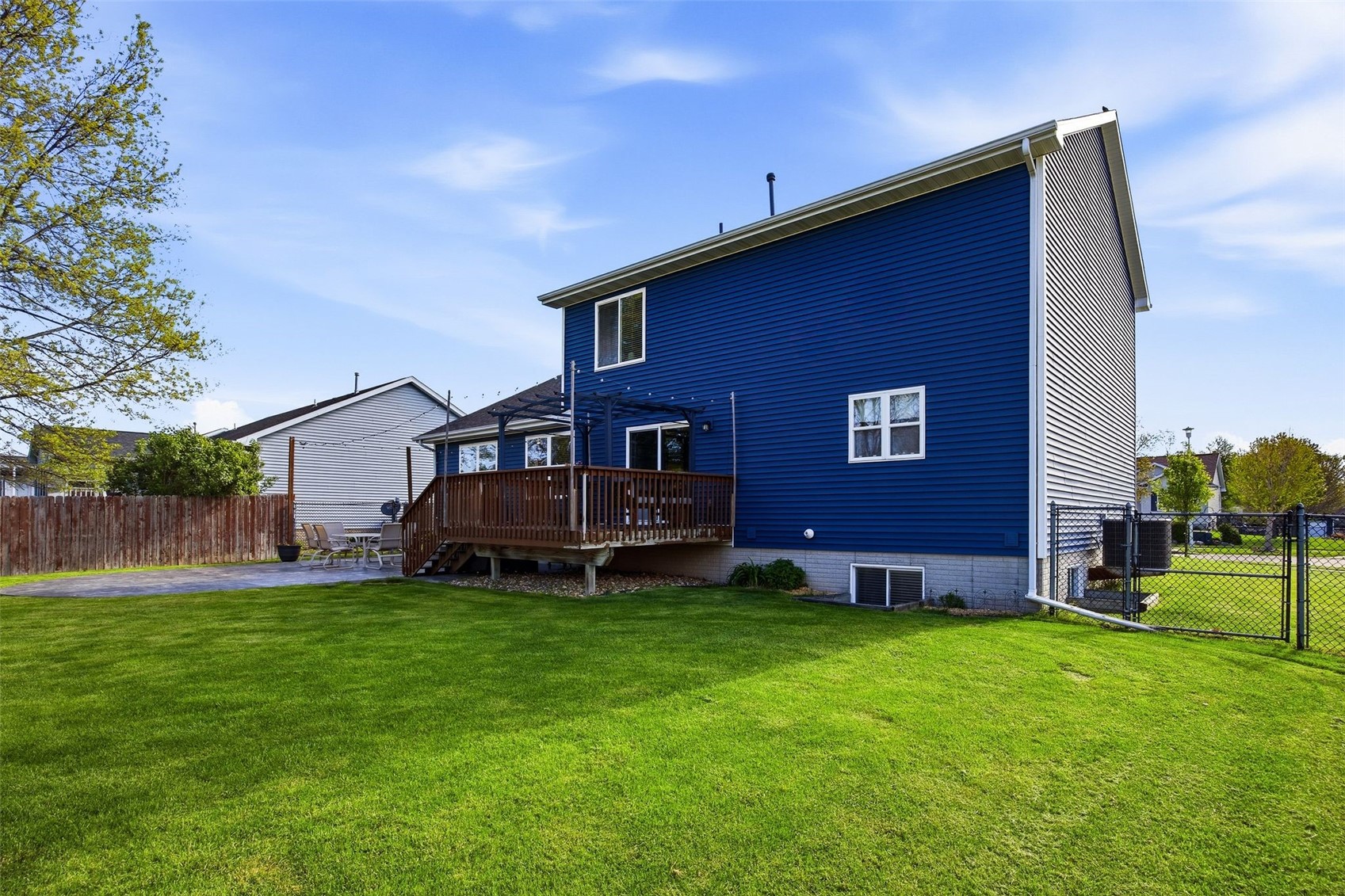 3516 Prairie Creek Road SW Cedar Rapids IA 52404