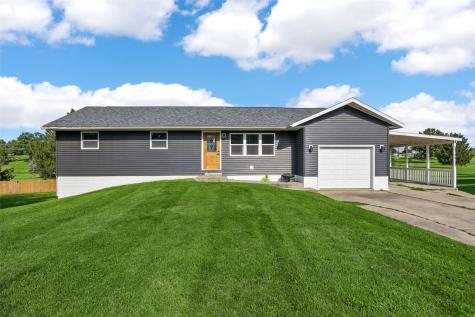 1524 Rainbow Drive Belle Plaine IA 52208