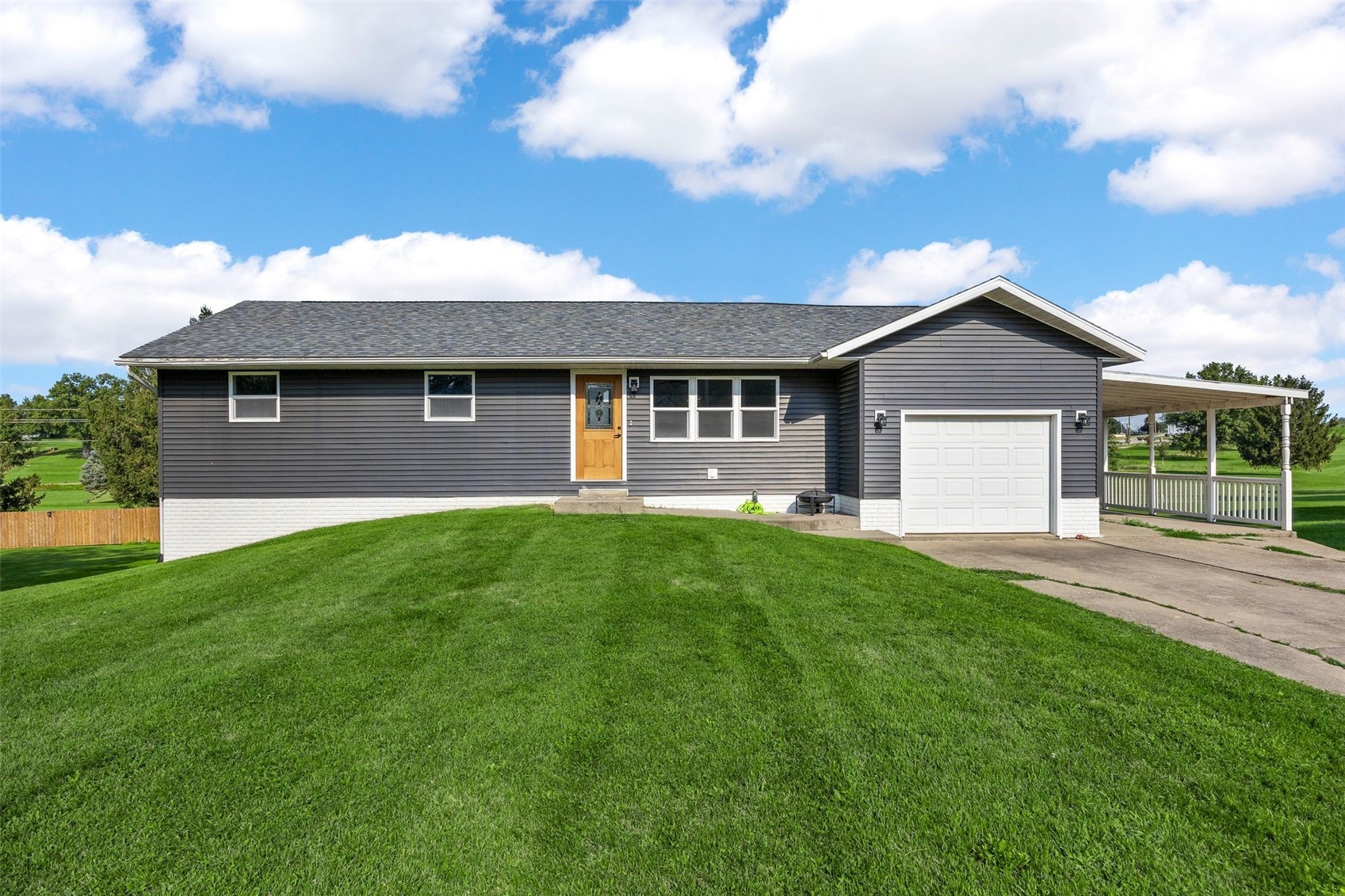 1524 Rainbow Drive Belle Plaine IA 52208