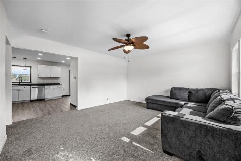 1524 Rainbow Drive Belle Plaine IA 52208
