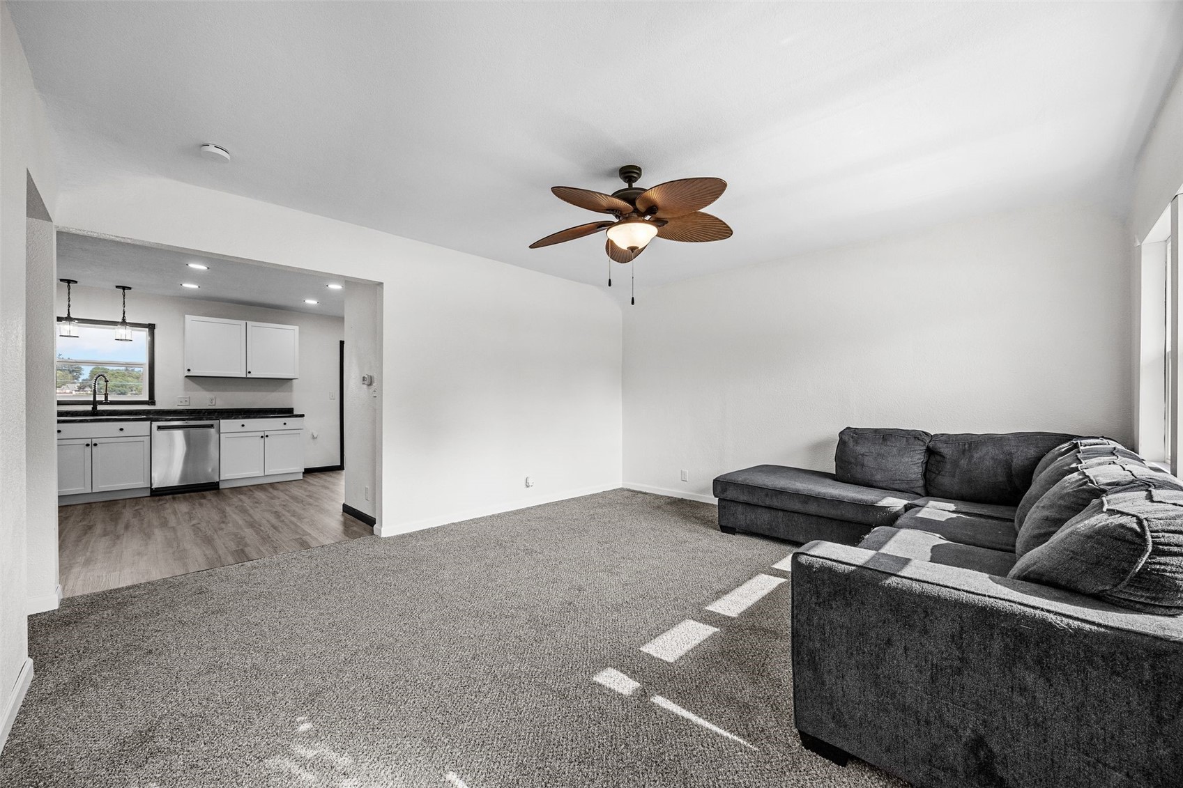 1524 Rainbow Drive Belle Plaine IA 52208