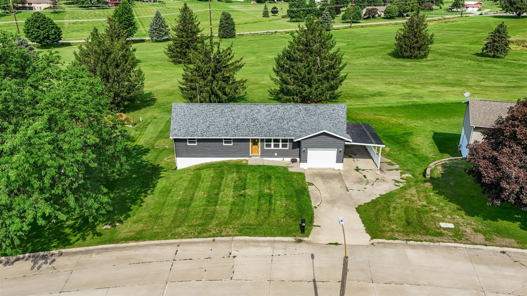 1524 Rainbow Drive Belle Plaine IA 52208