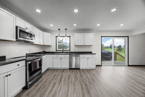 1524 Rainbow Drive Belle Plaine IA 52208