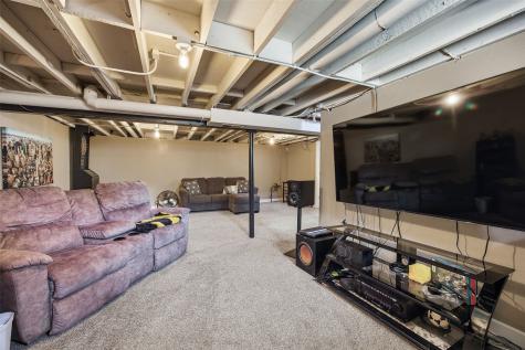 5121 Kesler Road NW Cedar Rapids IA 52405