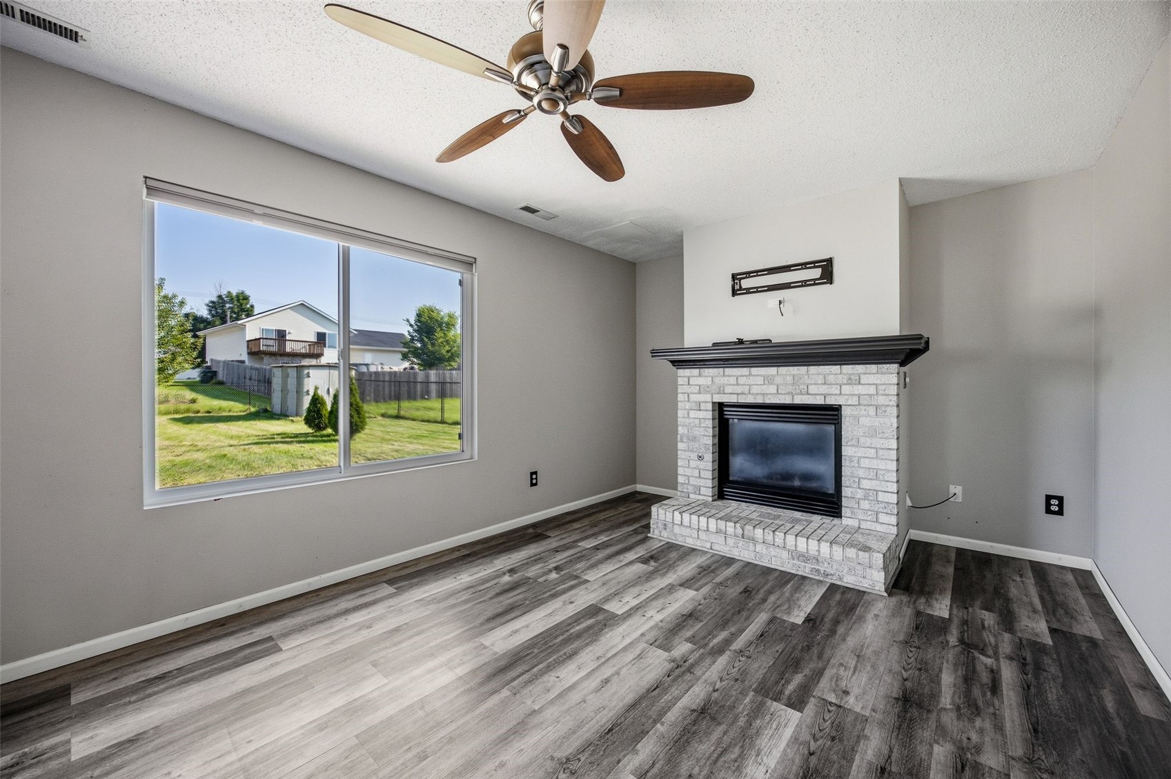 828 73rd NE Cedar Rapids IA 52402
