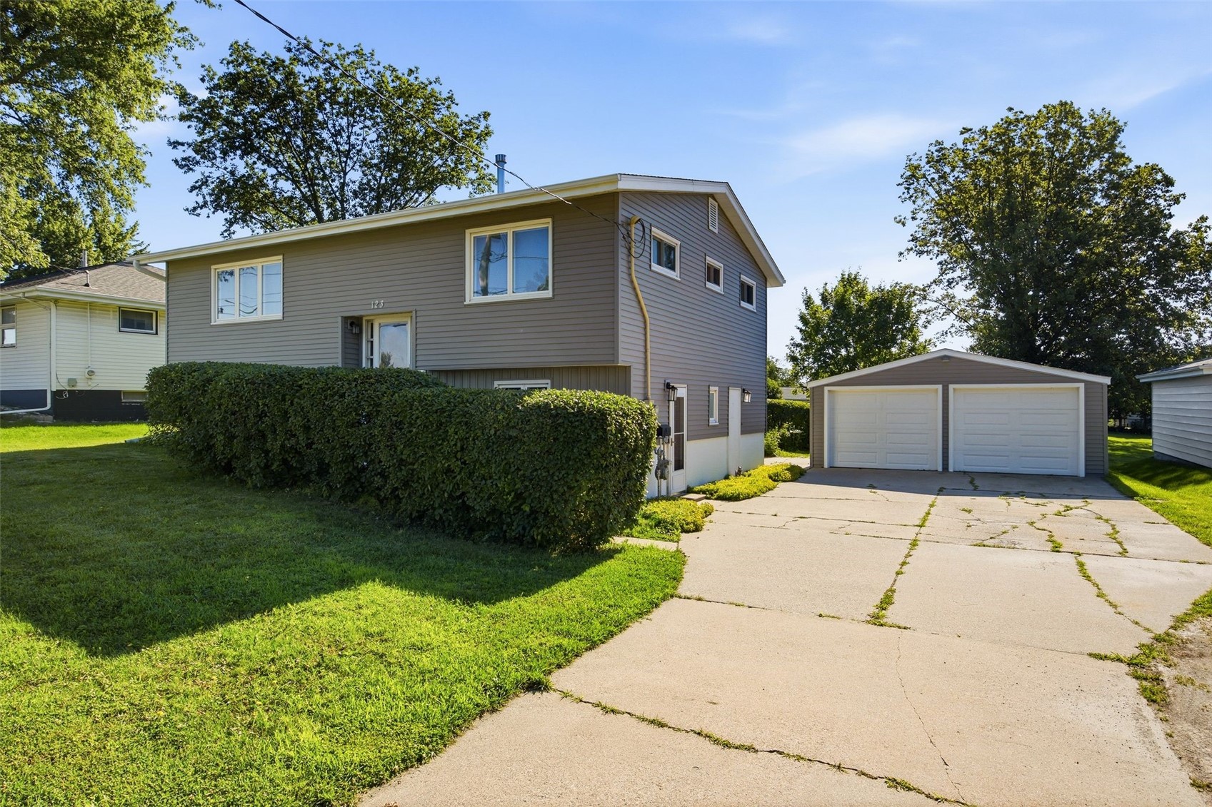123 Edgewood Road SW Cedar Rapids IA 52404