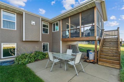 2095 Fieldcrest Lane Ely IA 52227