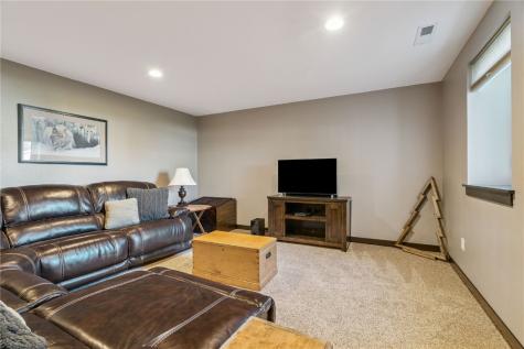 2095 Fieldcrest Lane Ely IA 52227
