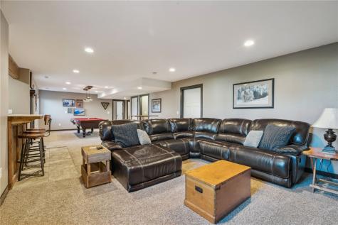 2095 Fieldcrest Lane Ely IA 52227