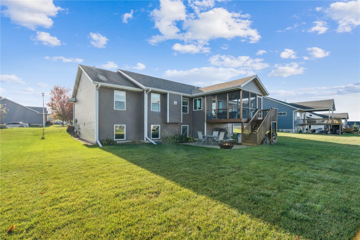 2095 Fieldcrest Lane Ely IA 52227