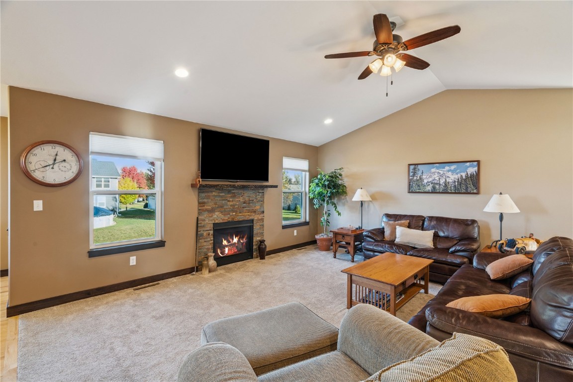 2095 Fieldcrest Lane Ely IA 52227