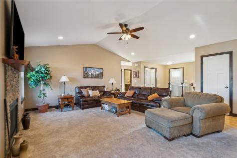 2095 Fieldcrest Lane Ely IA 52227