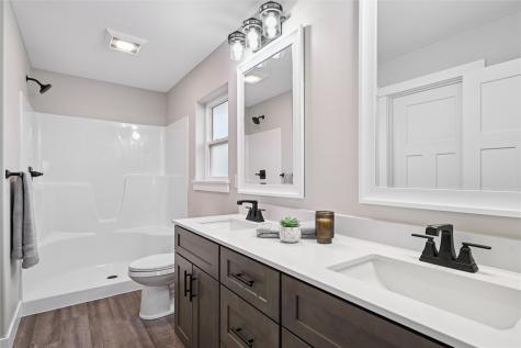 1382 Foxtail Drive Fairfax IA 52228