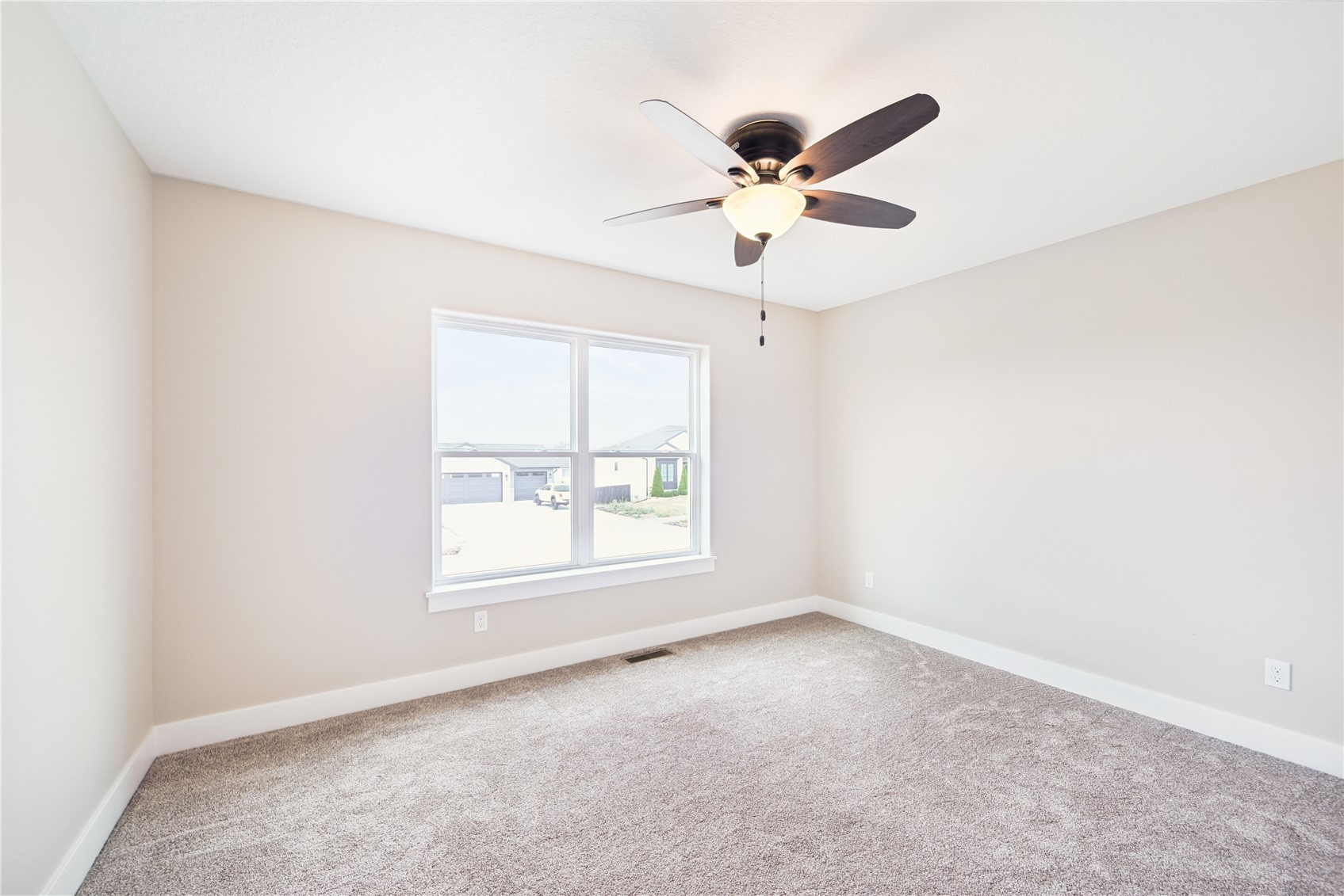 1382 Foxtail Drive Fairfax IA 52228