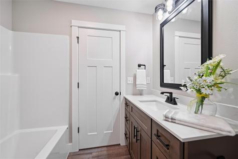 1382 Foxtail Drive Fairfax IA 52228