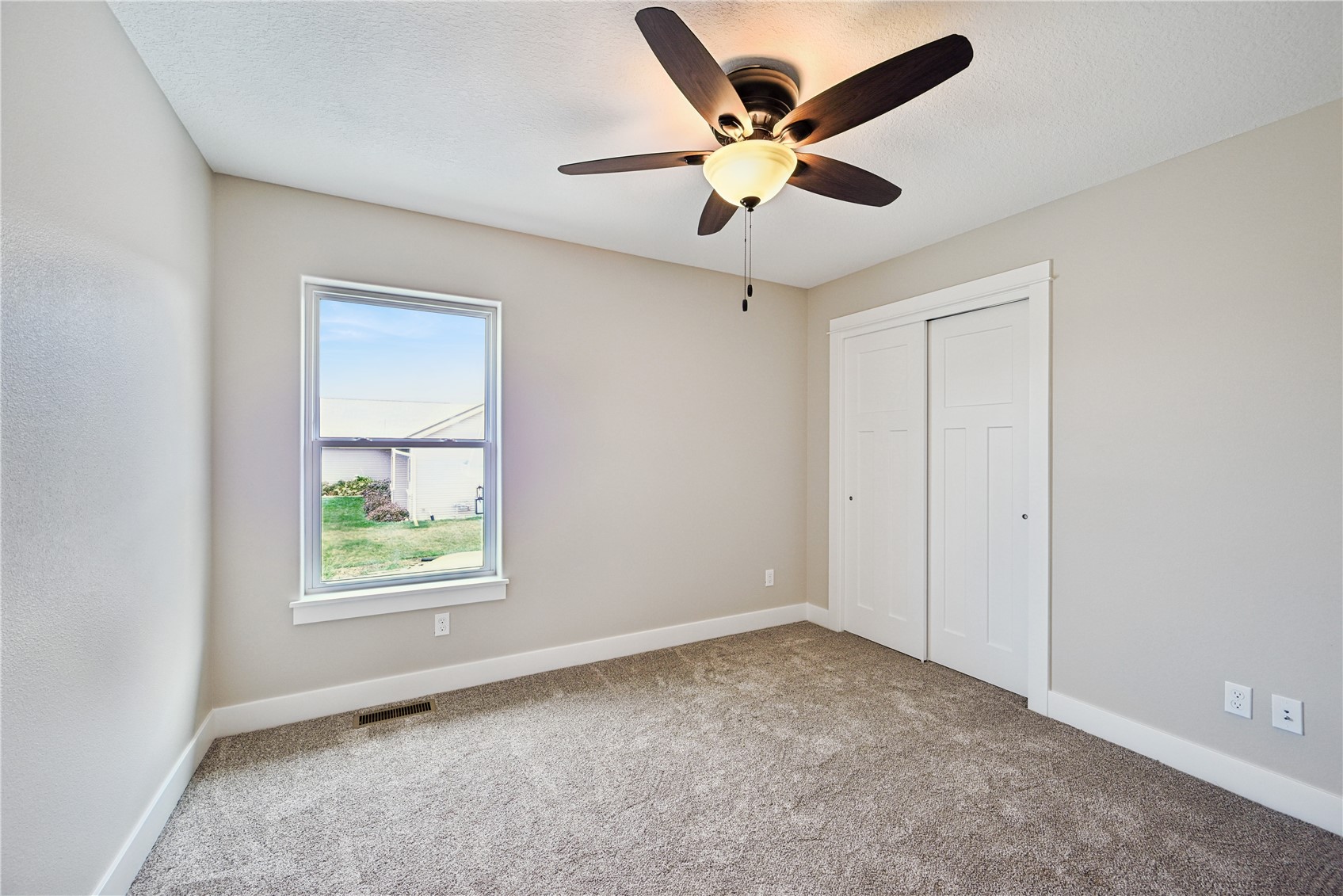 1382 Foxtail Drive Fairfax IA 52228