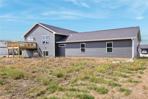 1382 Foxtail Drive Fairfax IA 52228