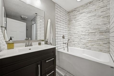 2112 F Street Iowa City IA 52245