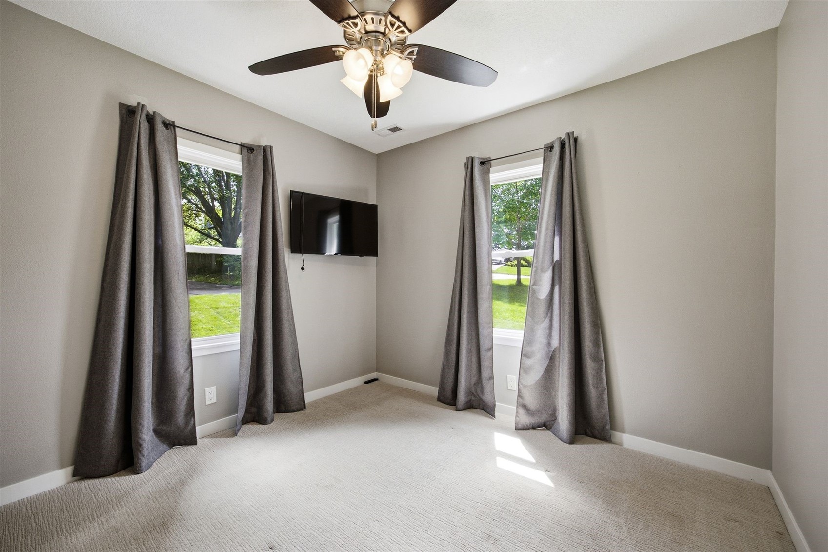 2112 F Street Iowa City IA 52245