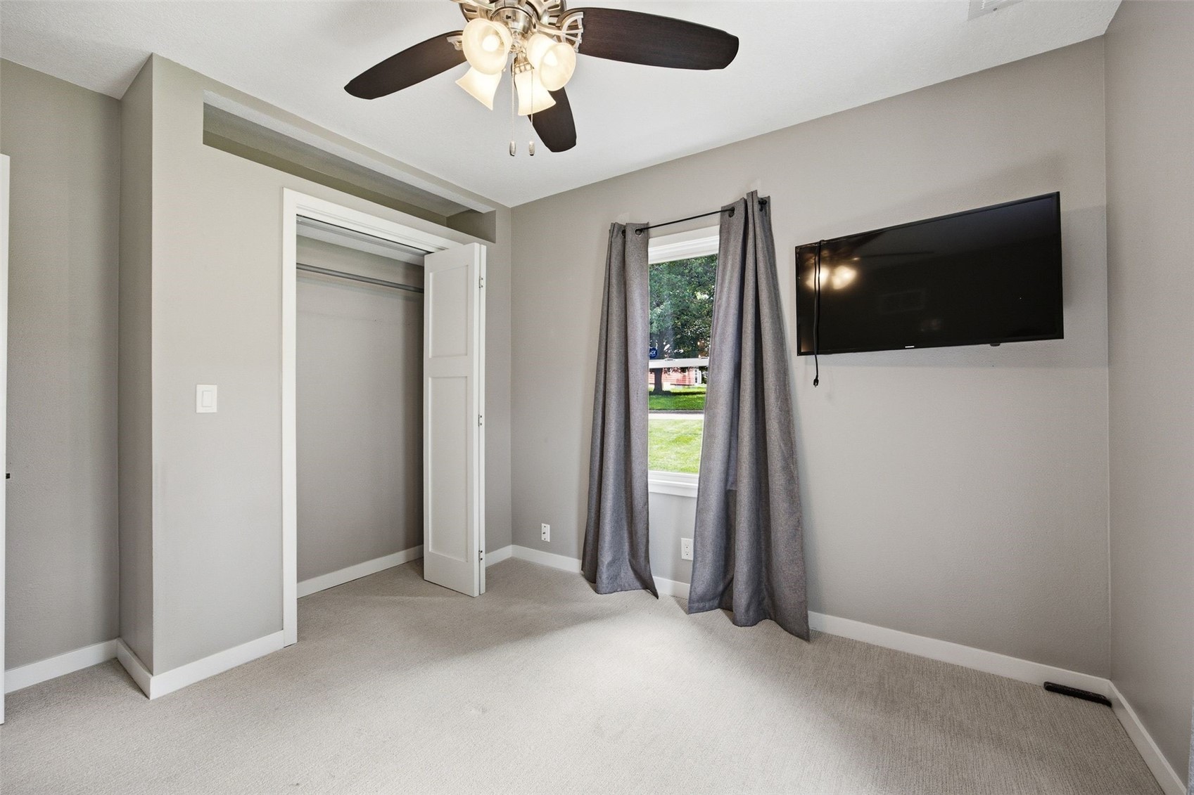 2112 F Street Iowa City IA 52245