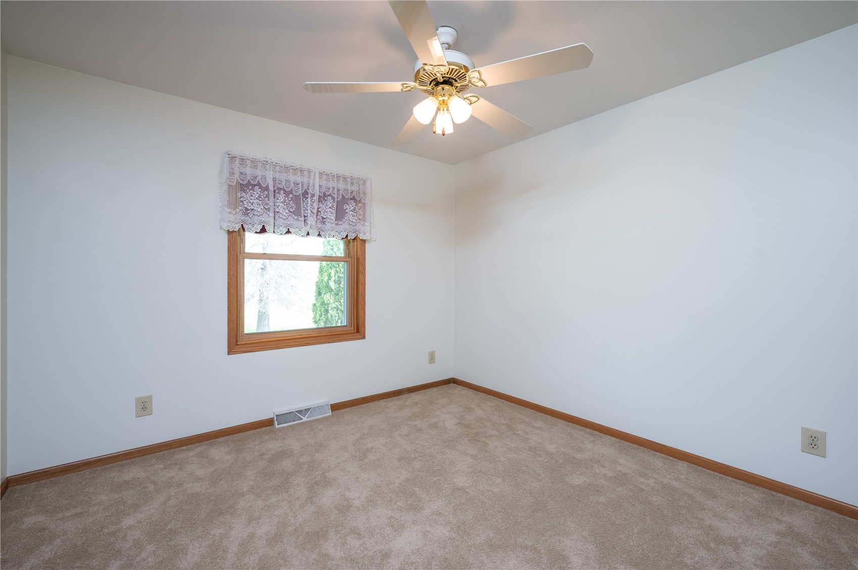 1116 E 6th Street Vinton IA 52349